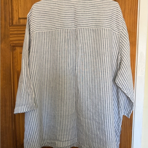 Sigrid Olsen 100% linen White Shirt with Blue Pinstripes - Picture 5 of 9